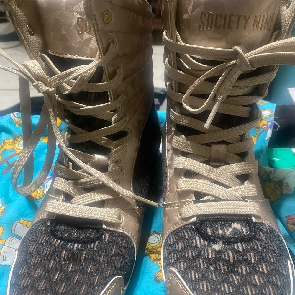 Unisex  society nine pre-owned in perfect condition